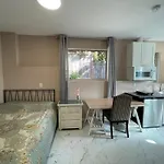 Uvic Ocean Forest Cottage